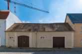 Historisches Gebäude mit Gewerbeanteil & Ausbau-Potenzial - Garage hinter dem Haus