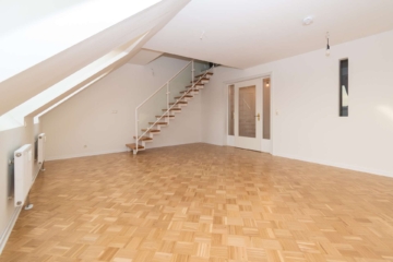 ÜBER DEN DÄCHERN LEIPZIGS // Wunderschöne Maisonette-Wohnung in der beliebten Südvorstadt, 04275 Leipzig, Dachgeschosswohnung