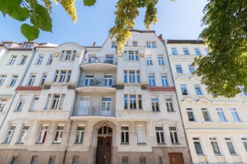 RUHE, LICHT & WOHNKOMFORT // Renovierte Dachgeschoss-Wohnung mit Balkon & Einbauküche, 04347 Leipzig, Dachgeschosswohnung